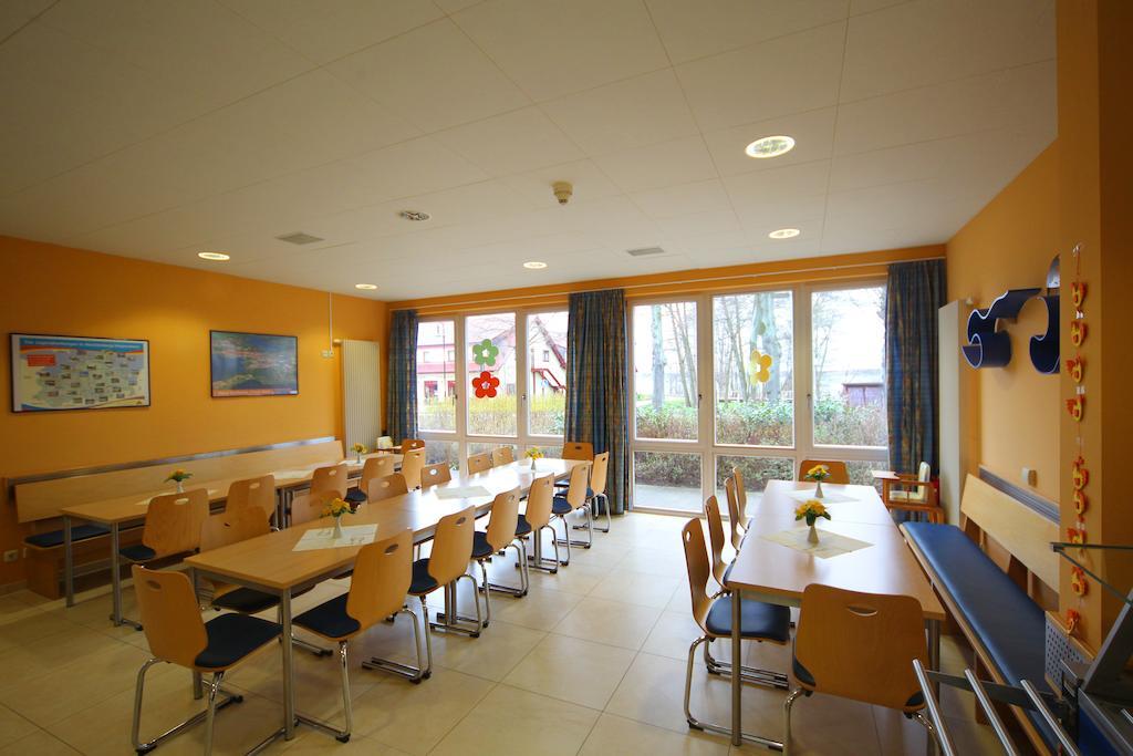 DJH Jugendherberge Waren - Müritz Exterior foto
